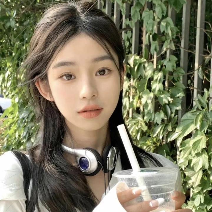 女帝还是小可怜,被我收养